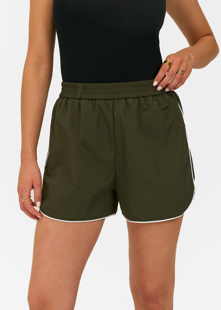 Kyra short donkergroen