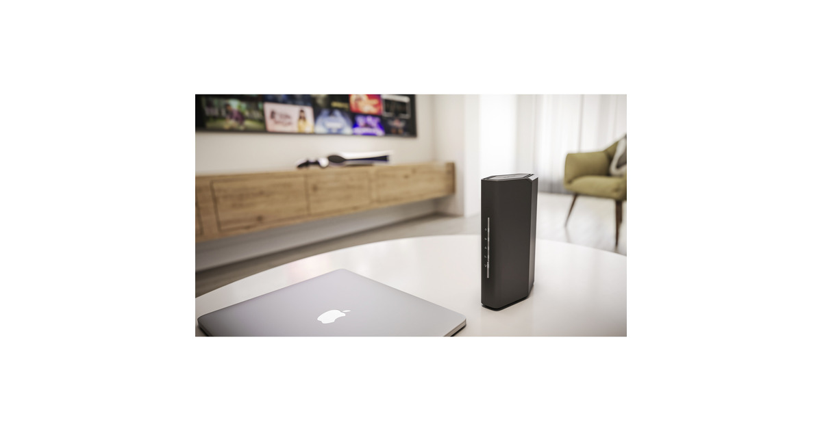 NetgearNighthawk WiFi 7-router RS100  (Zwart)