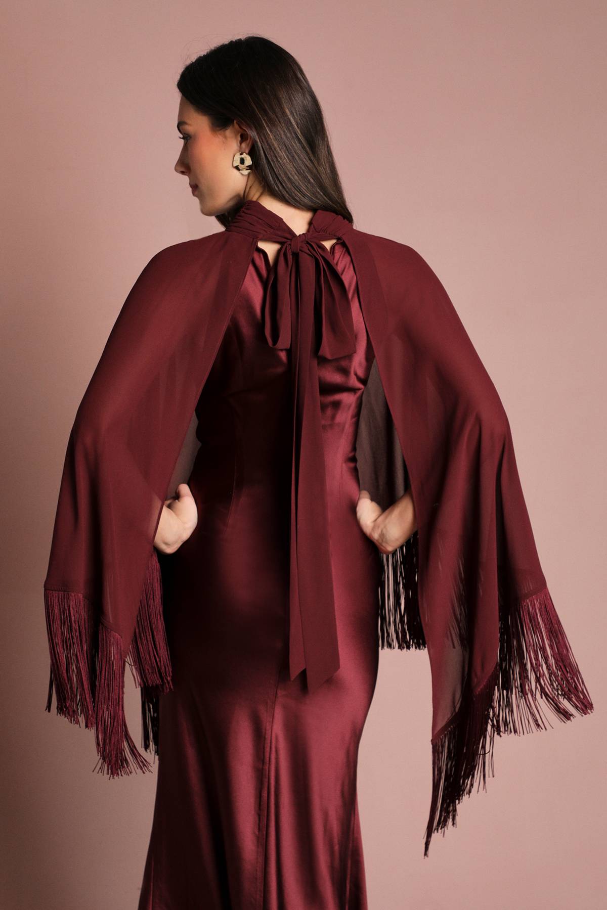 Coast Robe Maxi Coast Muse À Col Montant Avec Cape À Détails De Franges En Crêpe