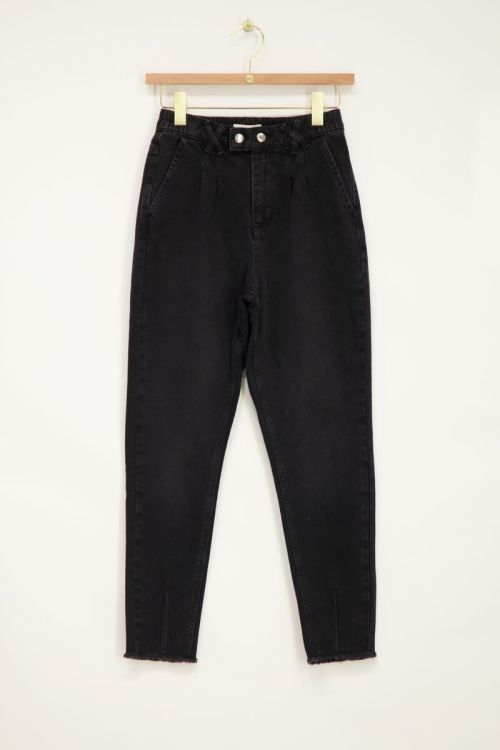 Zwarte jeans met carrot fit
