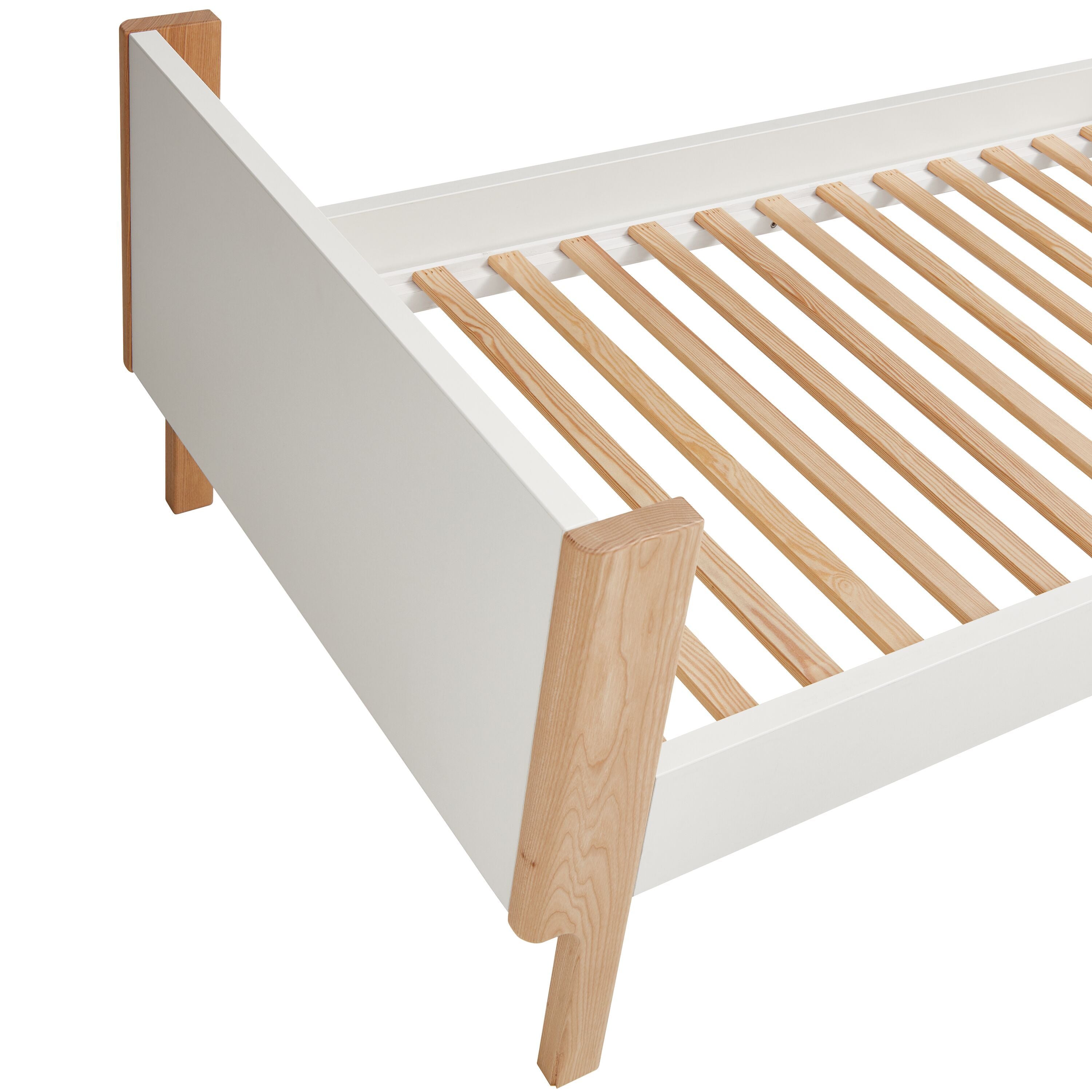 NIDO Babybett - Weiss lackiert / B: 145.6 cm x T: 75.6 cm x H: 88.0 cm