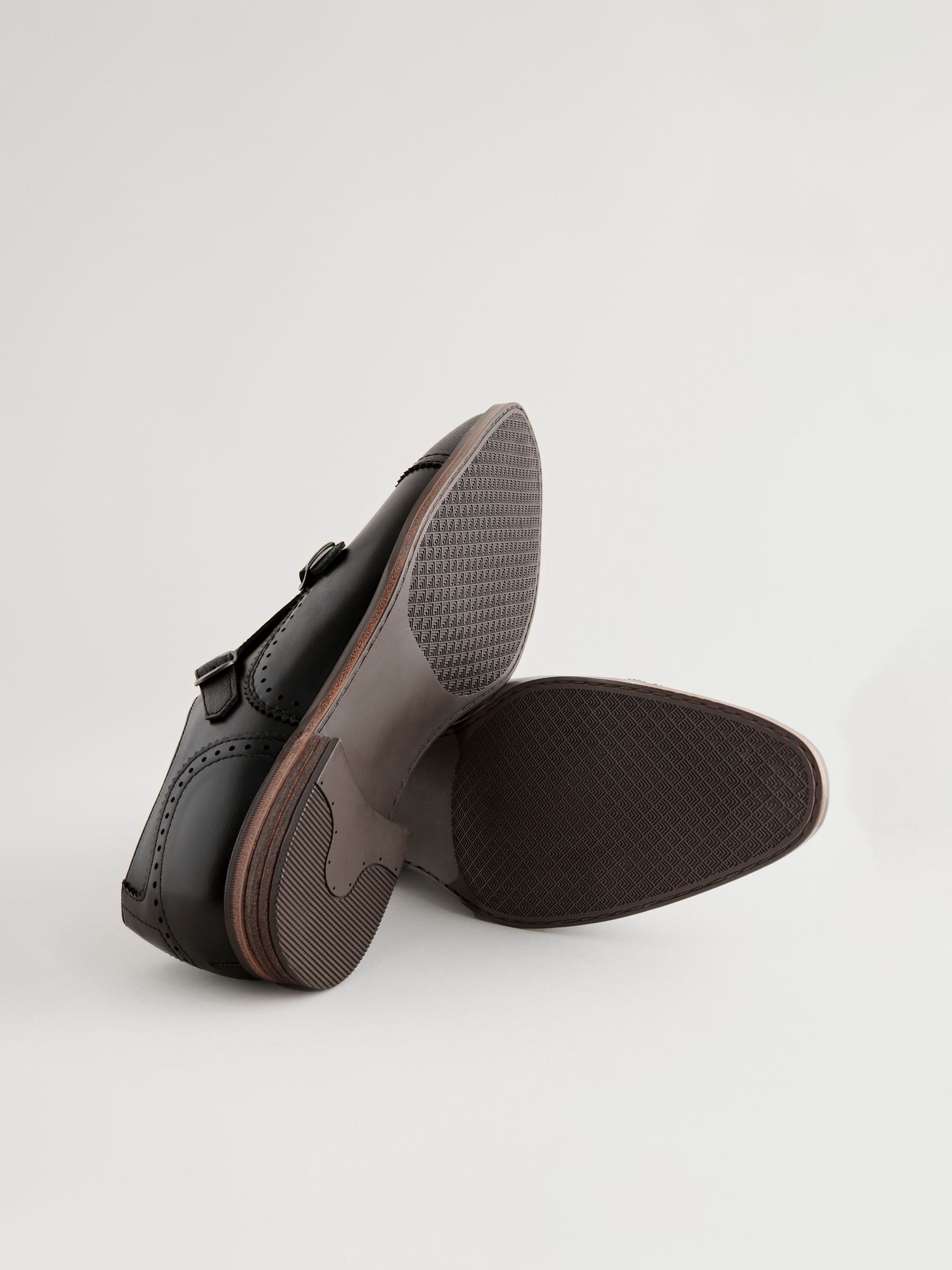 Zwart - Schoenen met neusstuk en dubbel monkbandje