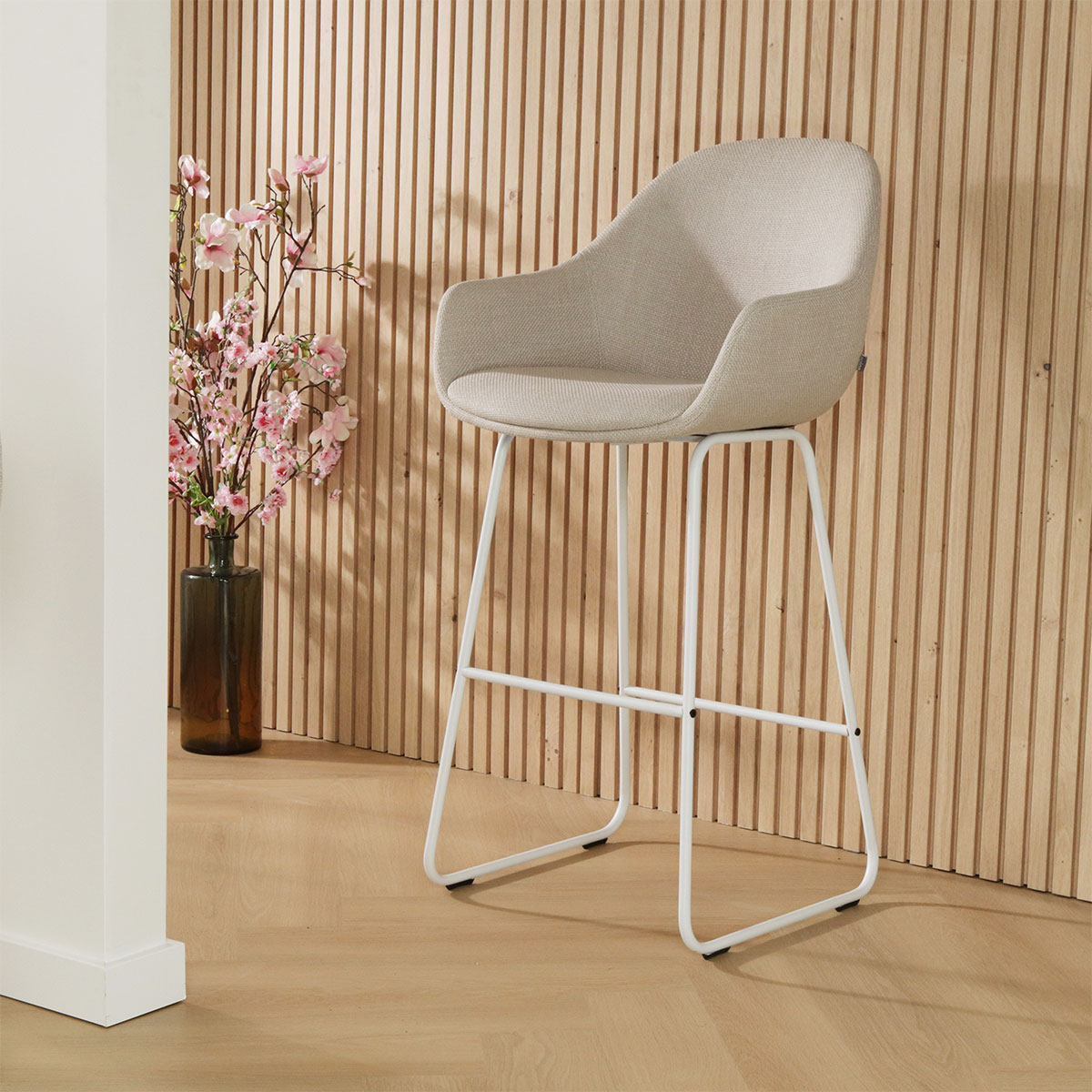 Nino-Mae barkruk beige - wit onderstel - 65 cm