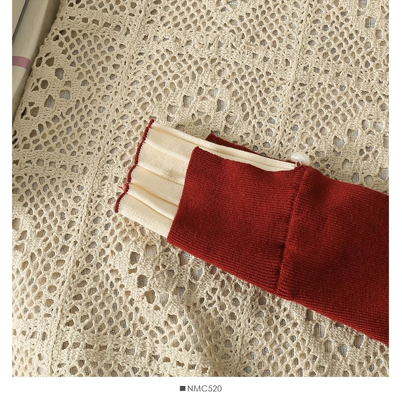Lemongrass - Mock tweedelig top met mock-hals en speld