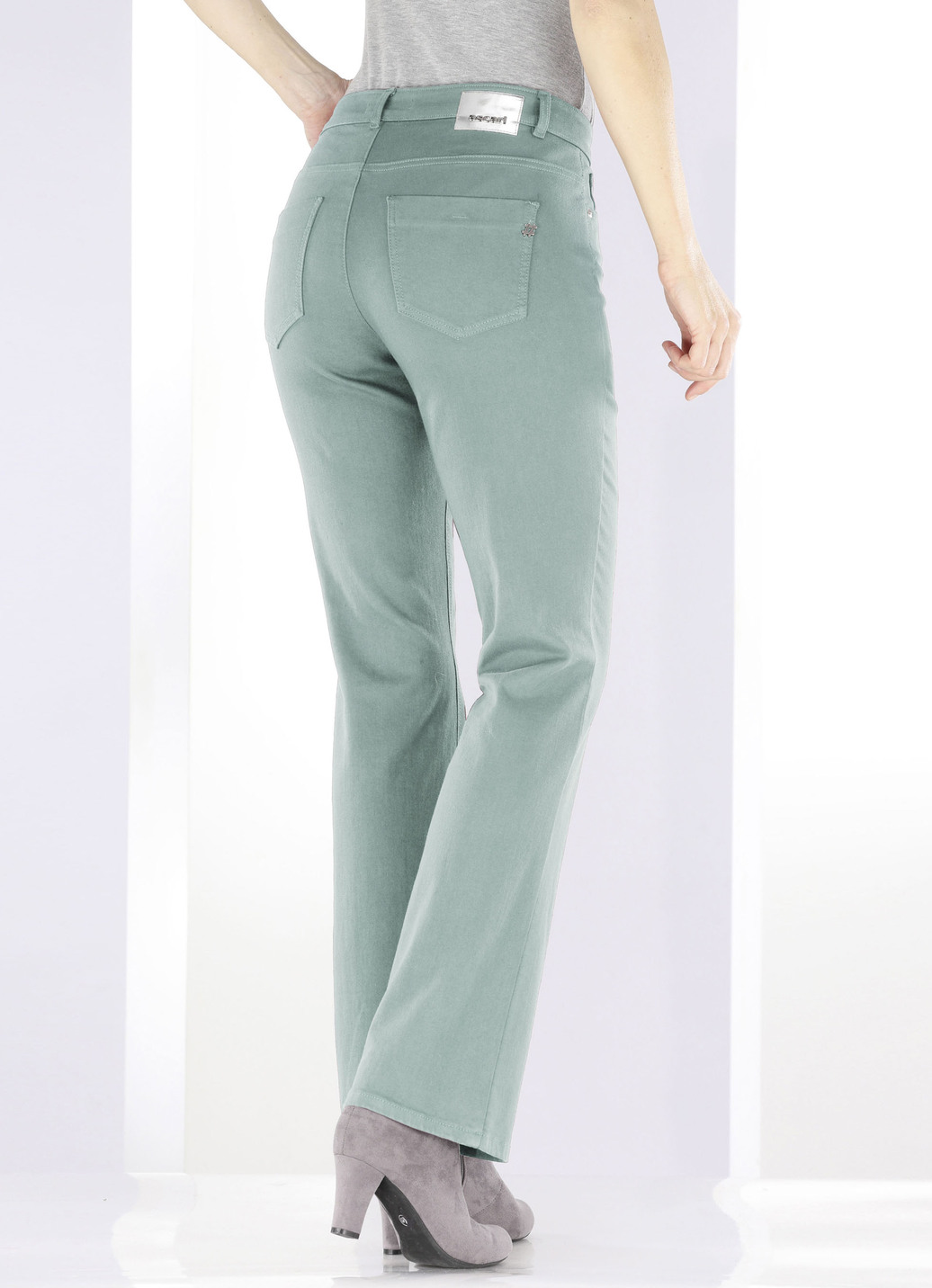 Magic-Jeans mit modisch weiterem Beinverlauf