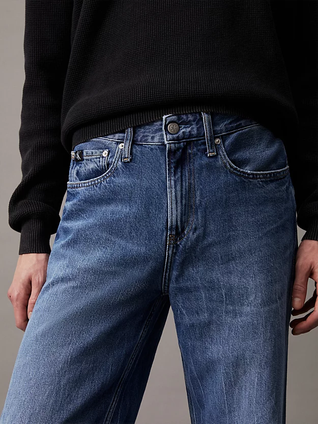 Calça jeans reta e folgada
