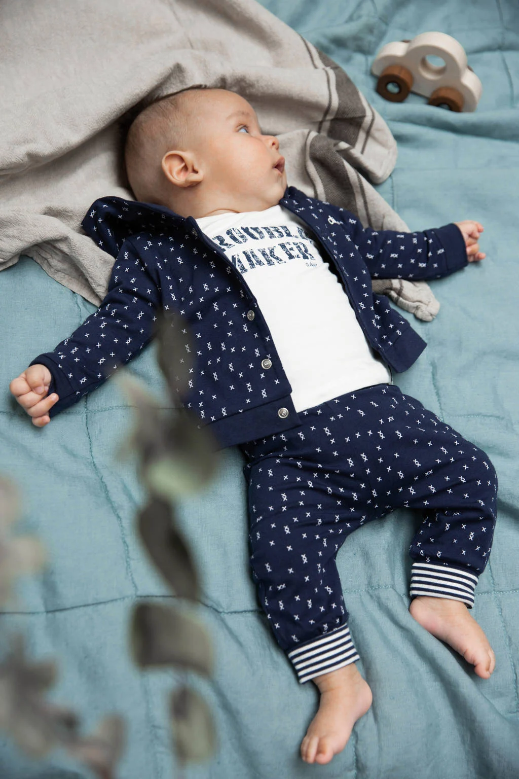 Dirkje baby vest met katoen donkerblauw/wit