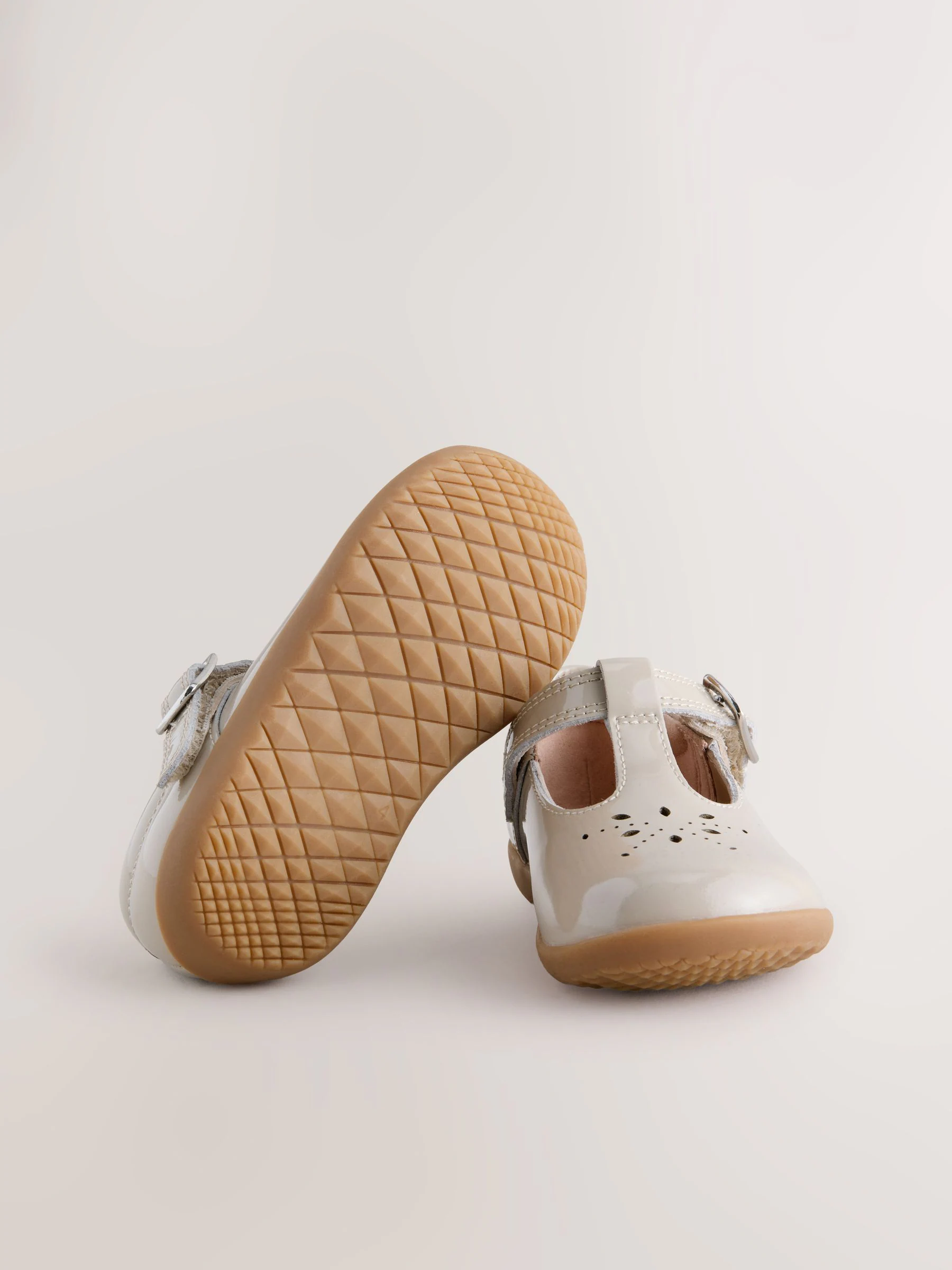 Mokkabruin - First Walker schoenen met klittenband en T-bandje