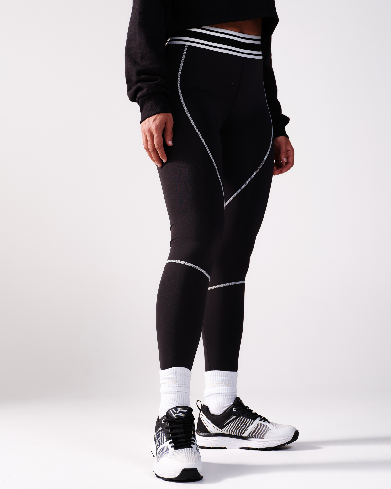 LEVITY Black'n White Tights Black