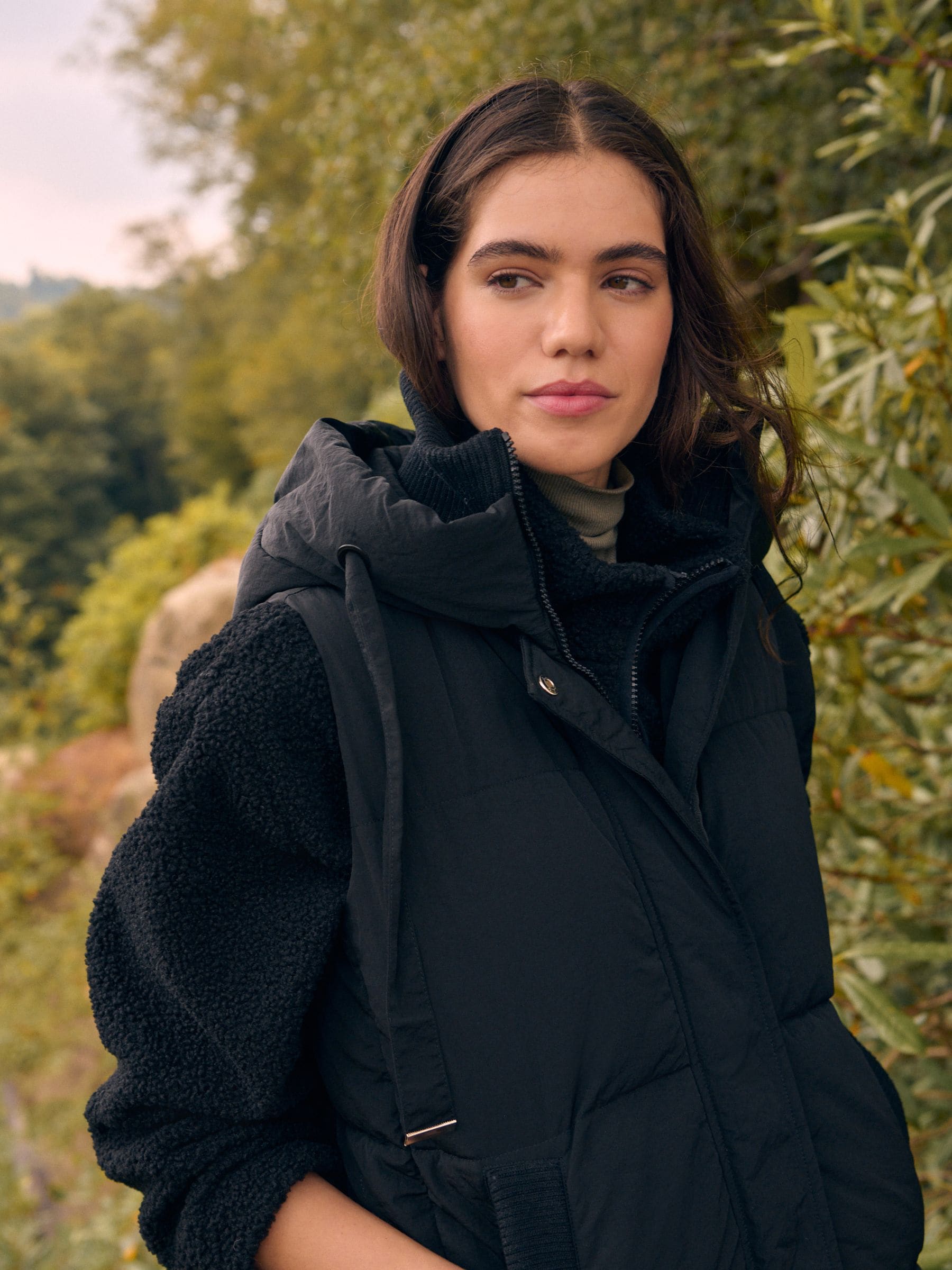 Zwart - Shower Resistant Knit Collar Hooded Padded Gilet