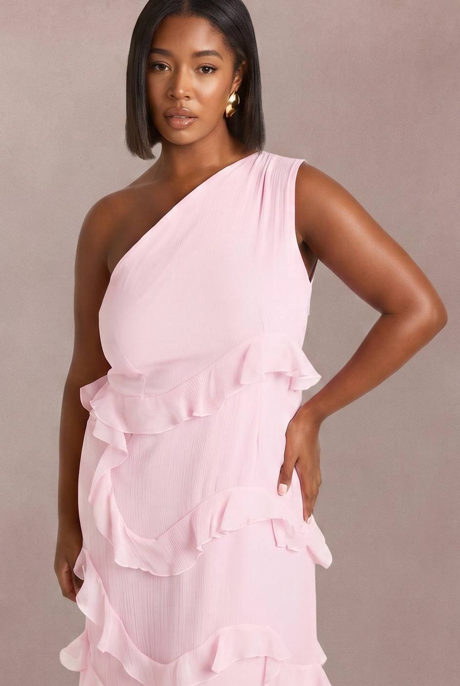 boohoo Robe Maxi Asymétrique En Mousseline Grande Taille
