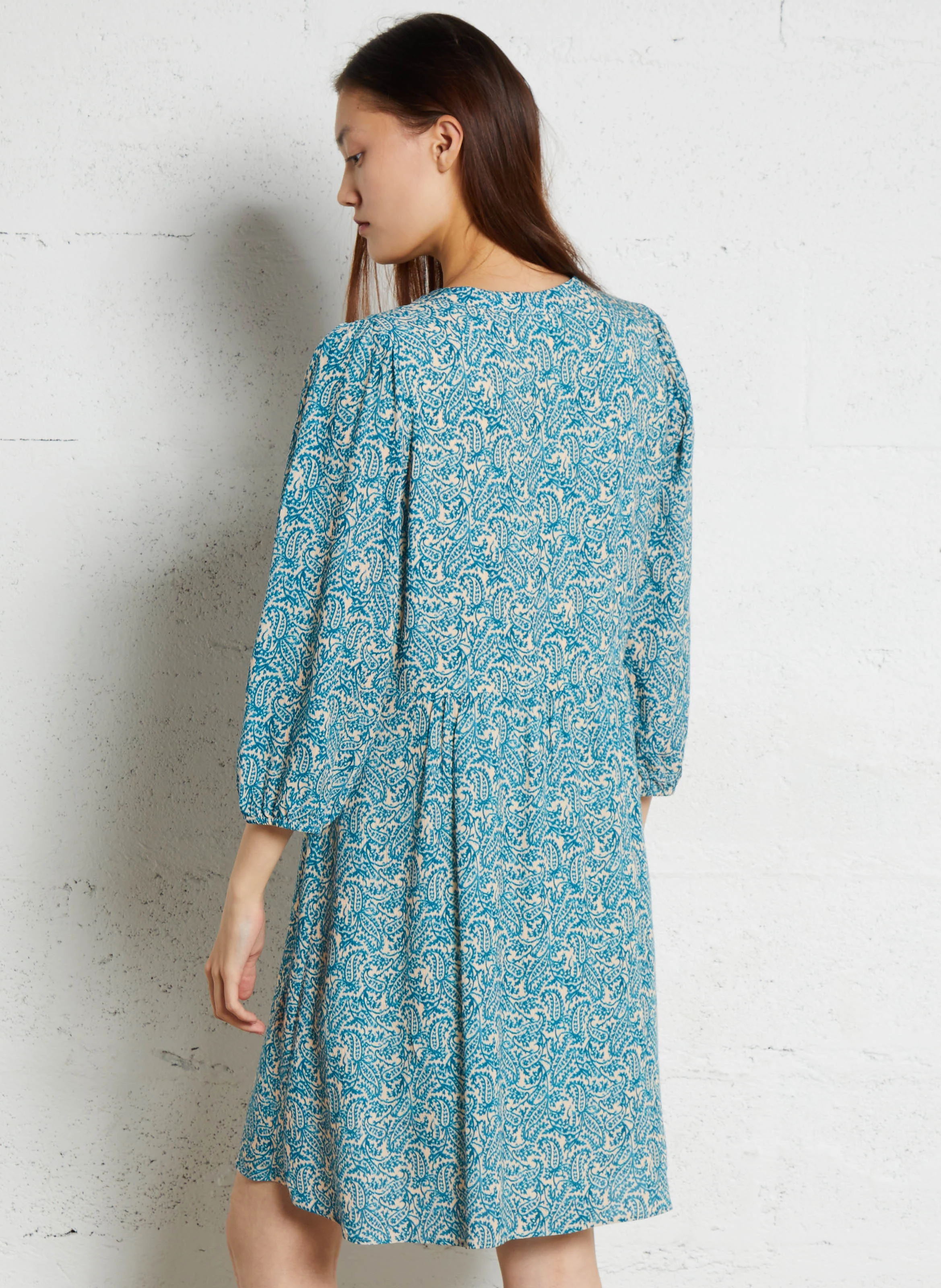 MANUELLA - Robe courte col V imprimée| Bleu