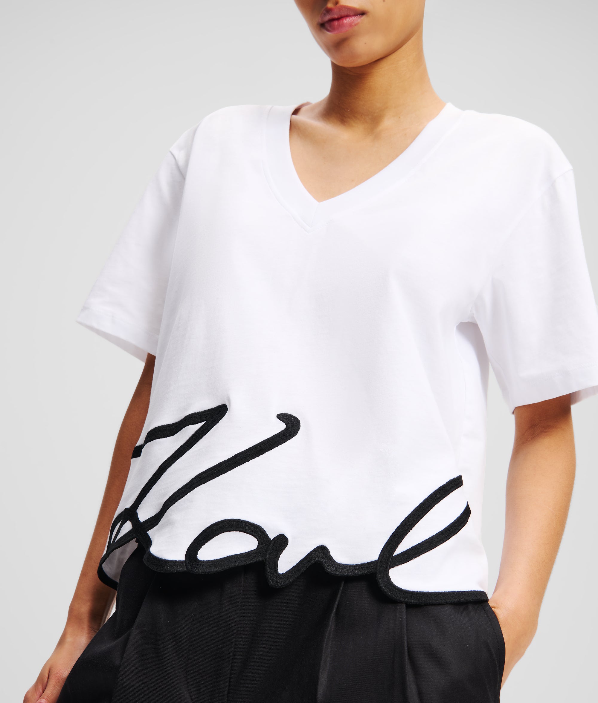Signature T-shirt met V-hals
