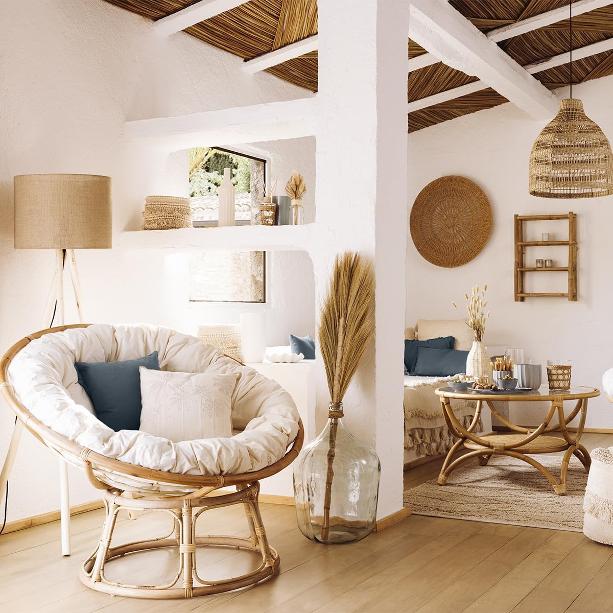 Atmosphera Interior Designer – Seram Rattan-Sessel – Bequemer Papasan-Sessel mit Kissen – Für drinnen und draußen – Gartenmöbel, Terrasse, Balkon, Wohnzimmer