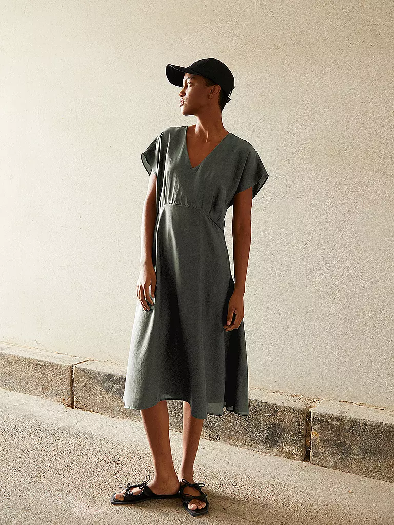 ARMEDANGELS Midikleid AALBINE olive