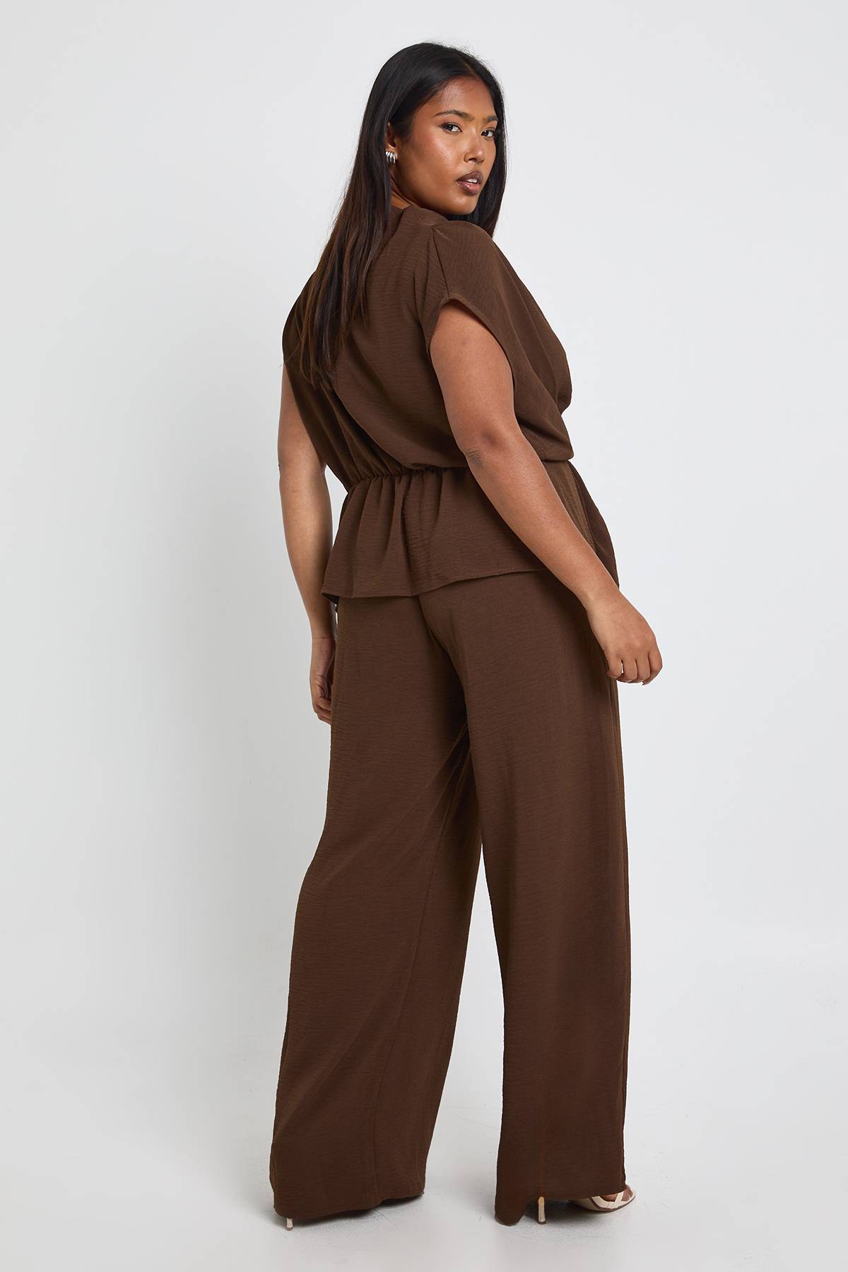 boohoo Ensemble coordonné Plus : blouse drapée tissée et pantalon