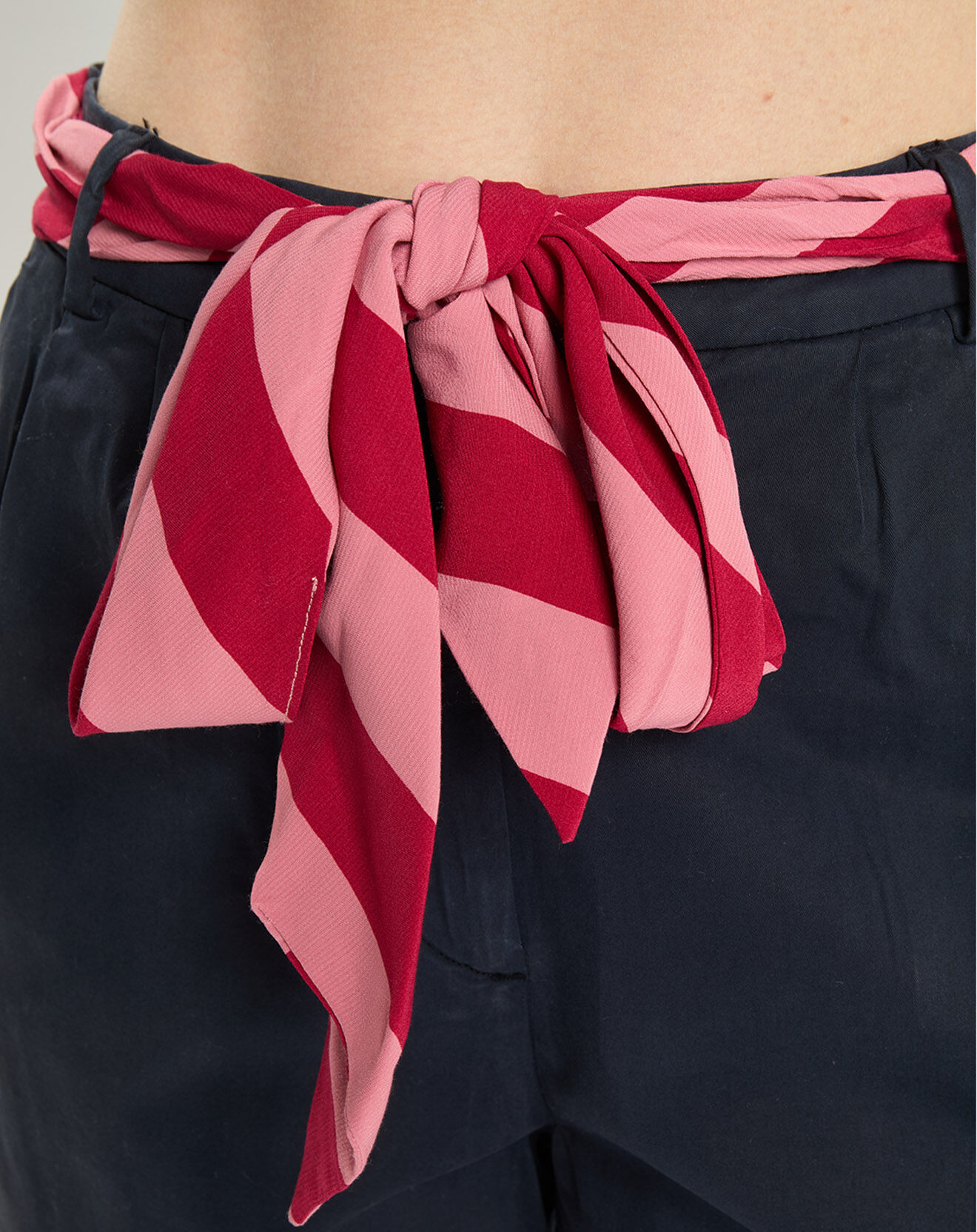 Tommy Hilfiger Pantalon chino avec foulard bleu marine