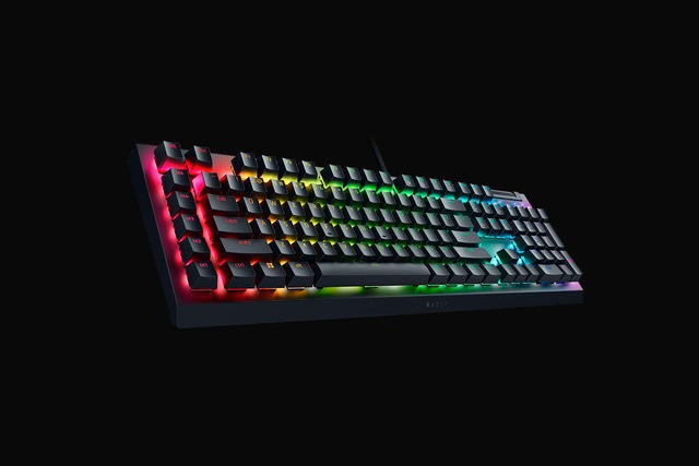 RAZER Tastatur »BlackWidow V4 X - Grün Switch - DE« (Funktionstasten | Lautstärkeregler | Makro-Tasten | Multimedia-Tasten | Profil-Speicher | USB-Anschluss | Ziffernblock)