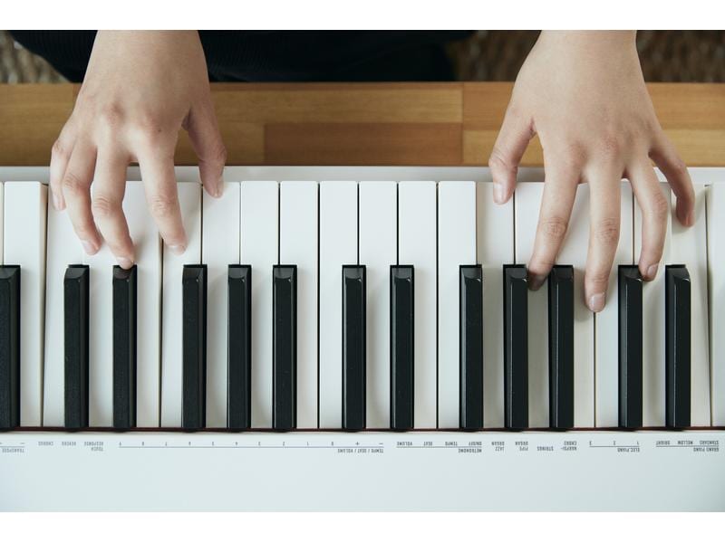 Casio E-Piano CDP-S110WE Weiss Das Einsteigermodell der CDP-S Digitalpiano-Serie mit gewichtetem Scaled-Hammer-Action-Keyboard II mit 88 Tasten