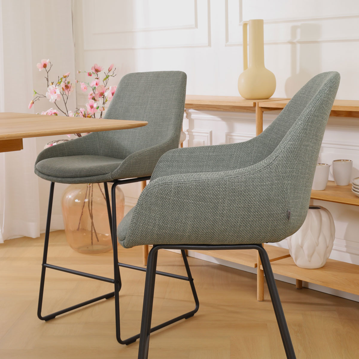 Barkruk Nino-Mae licht groen - zwart onderstel - 75 cm
