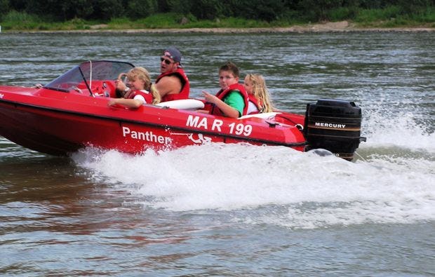 Motorboot fahren in Speyer als ausgefallene Geschenkidee