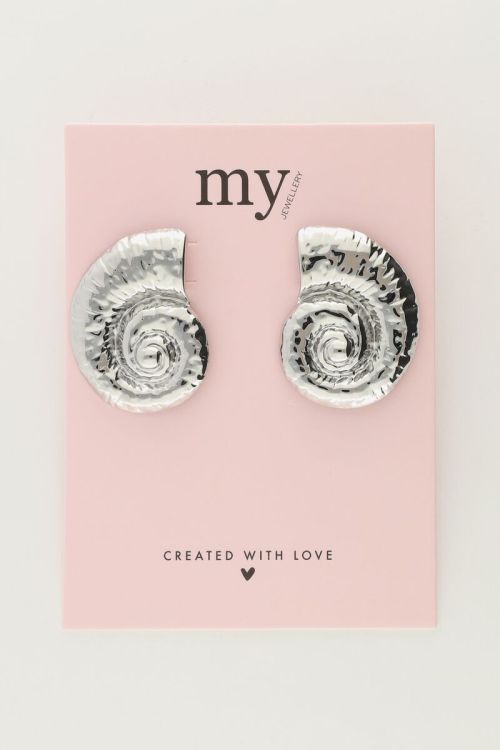 Oorbellen studs met grote schelp