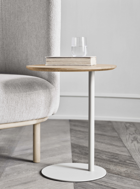Bolia Pillar bijzettafel Ø45 geolied eiken,zwart gelakt staal