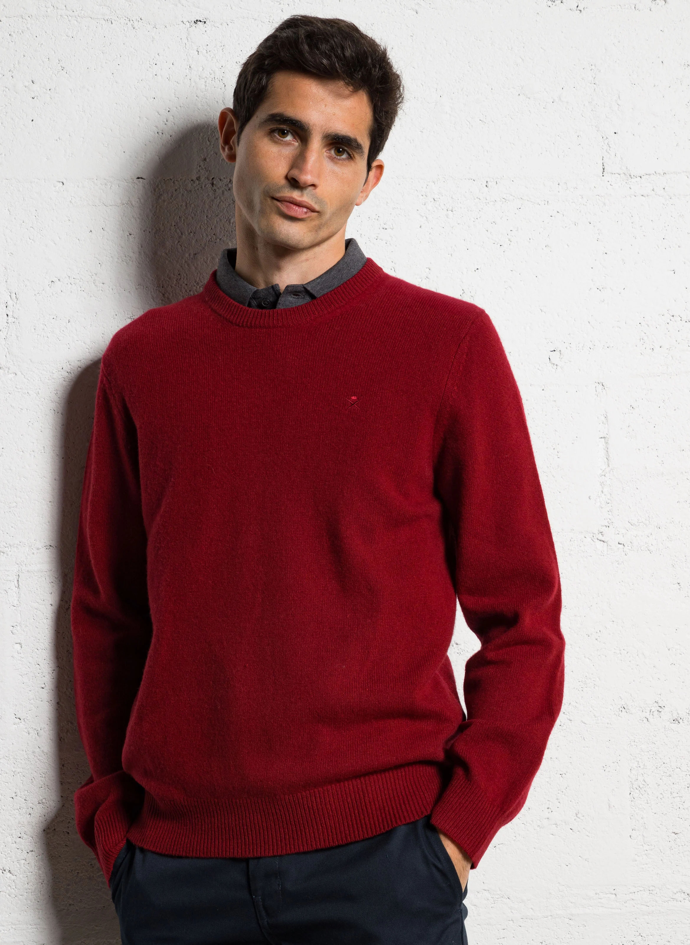 Pull regular-fit col rond brodé en laine | Rouge