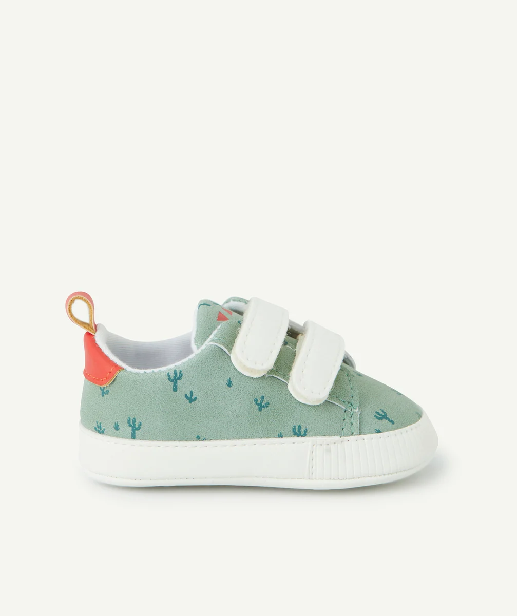 CHAUSSONS STYLE BASKETS BÉBÉ GARÇON VERTS IMPRIMÉS CACTUS