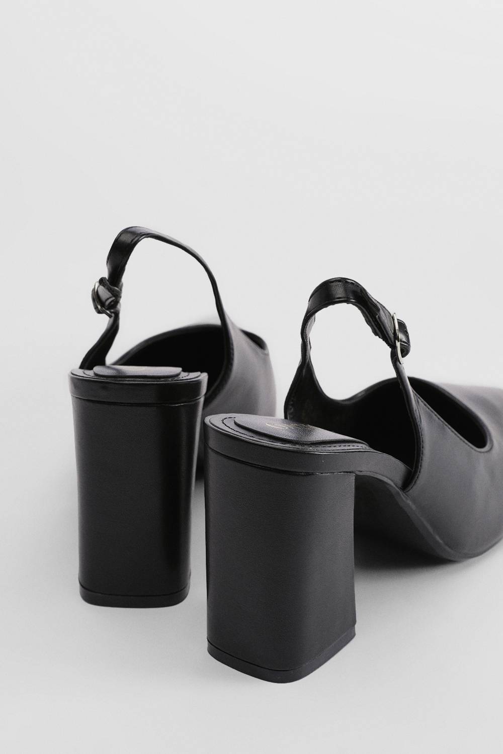 Oasis Chaussures À Talon Nicola En Synthétiquecuir Verni À Bride Arrière Et Bout Pointu