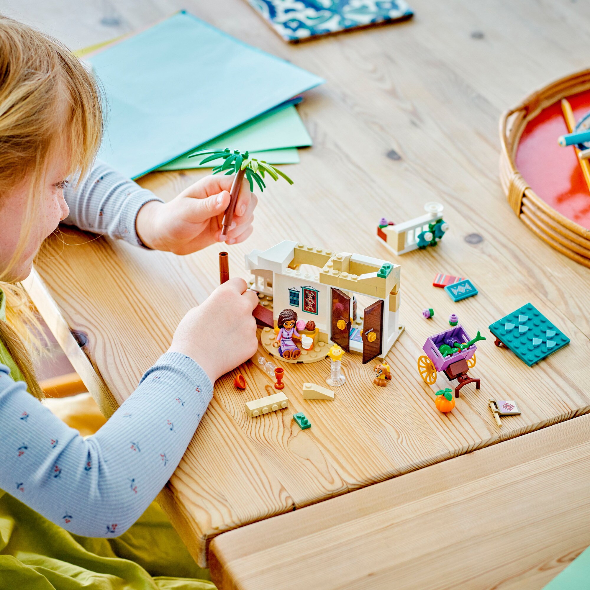 LEGO Konstruktionsspielzeug Disney Wish Asha in der Stadt Rosas
