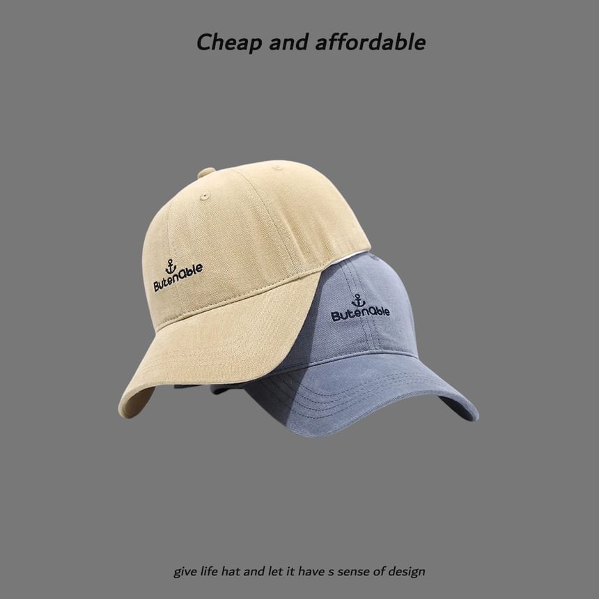 Alpha Kiss - Baseballpet met geborduurde letters