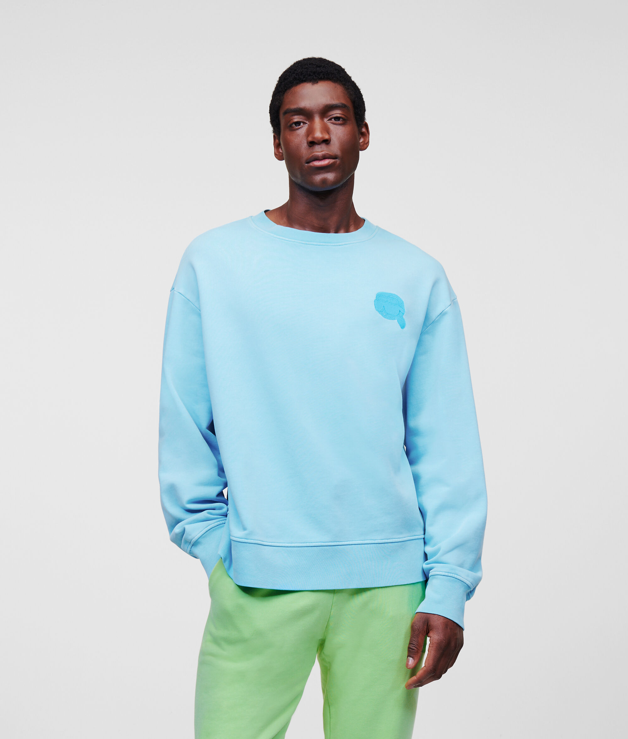 SWEAT-SHIRT TON SUR TON AVEC ÉCUSSON KARL IKONIK