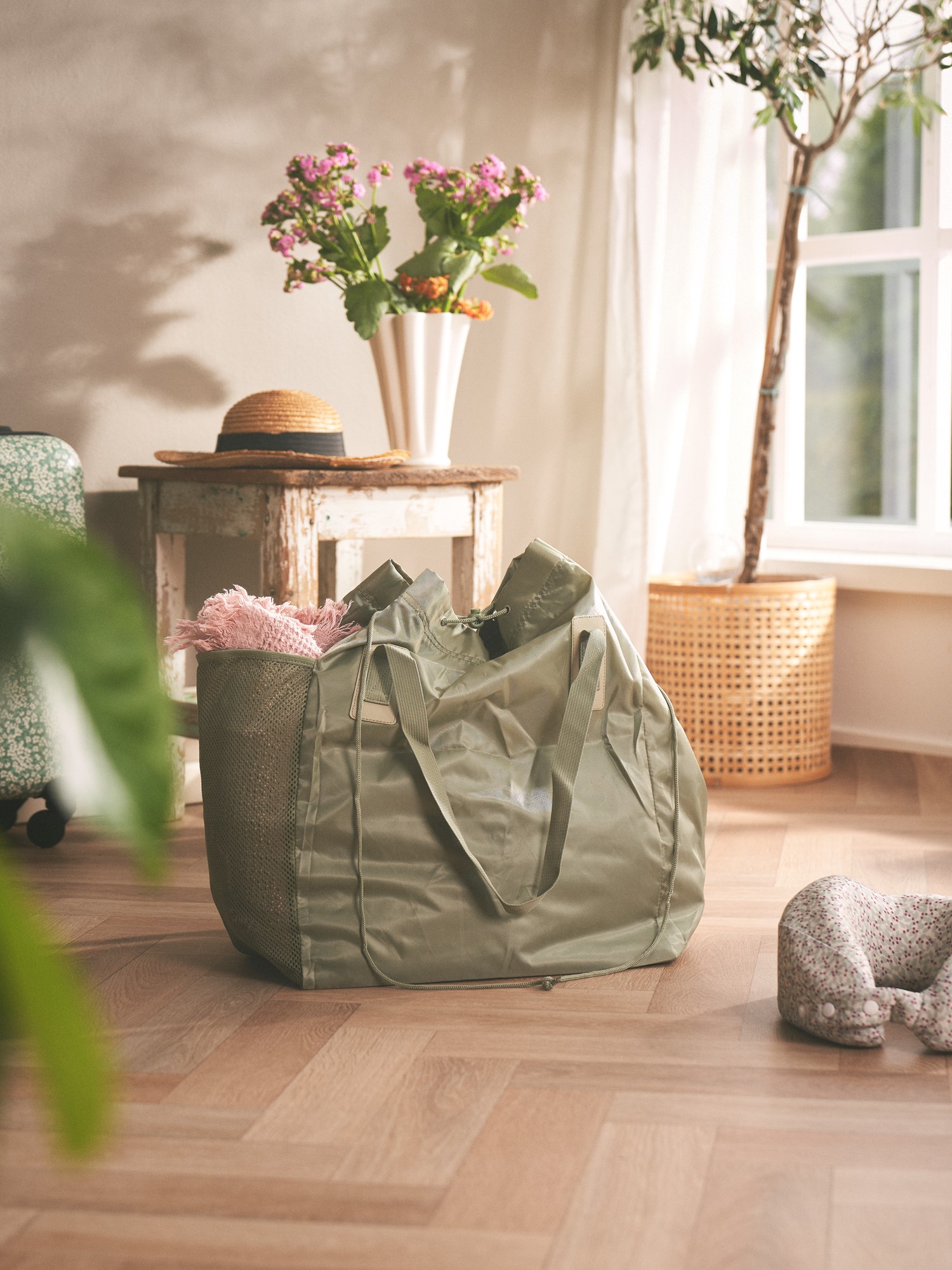 Mulepose | 56 x 58 cm. | Olive Green