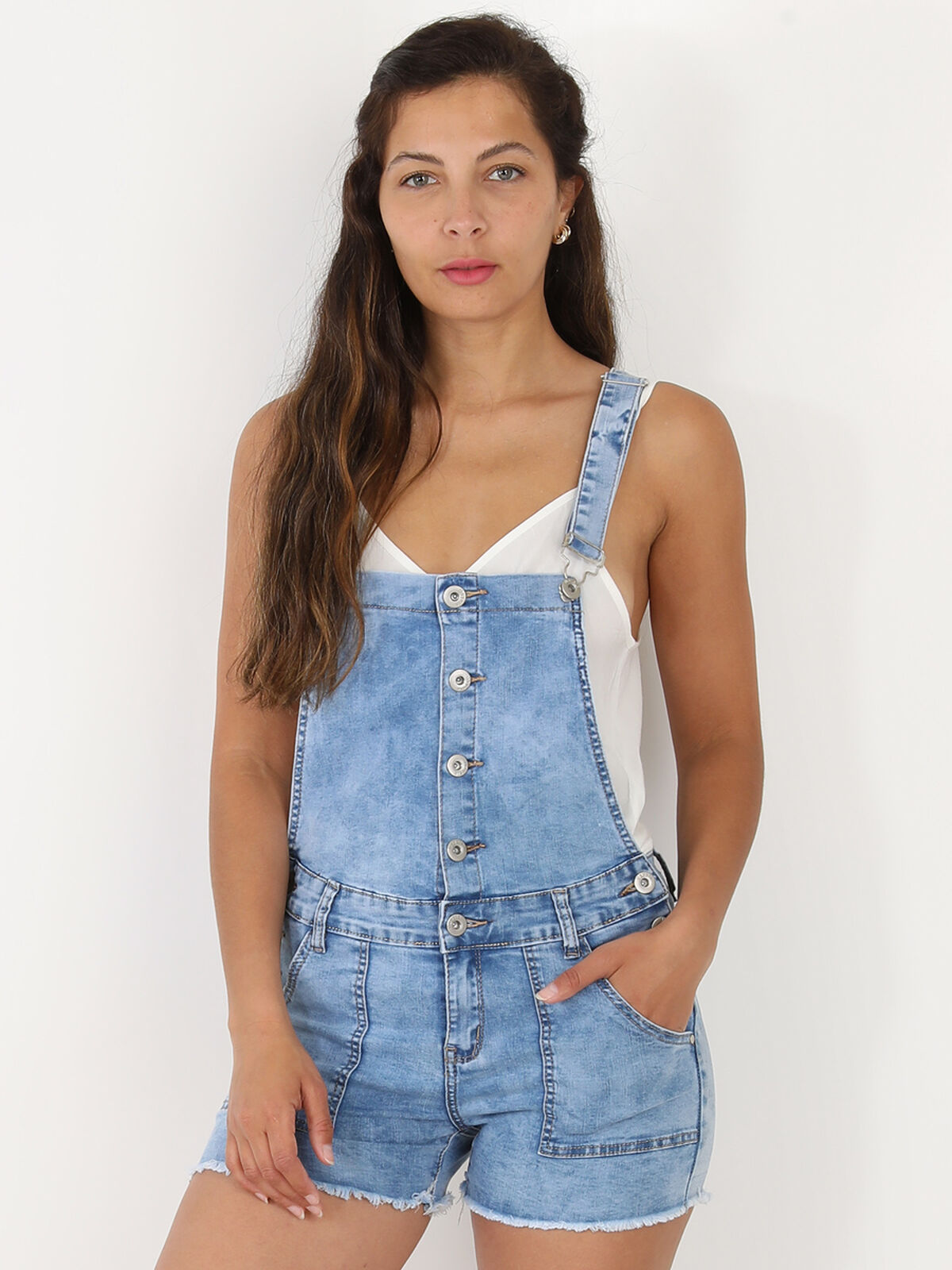 Salopette short effilochée en jean- Bleu