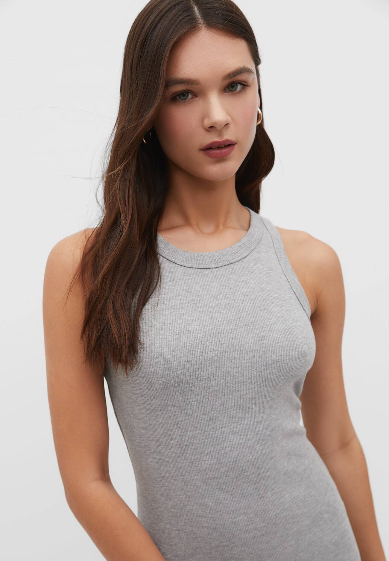 Vestido midi canelado ajustado