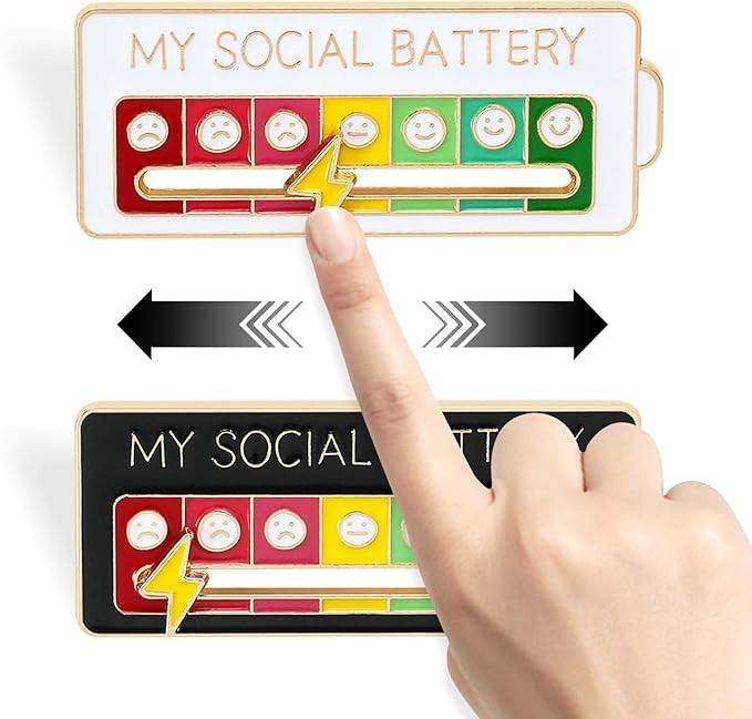 (2er Set) My Social Battery Pin Brosche Kleider Anstecker Soziale Stimmung Badge - Schwarz / Weiss