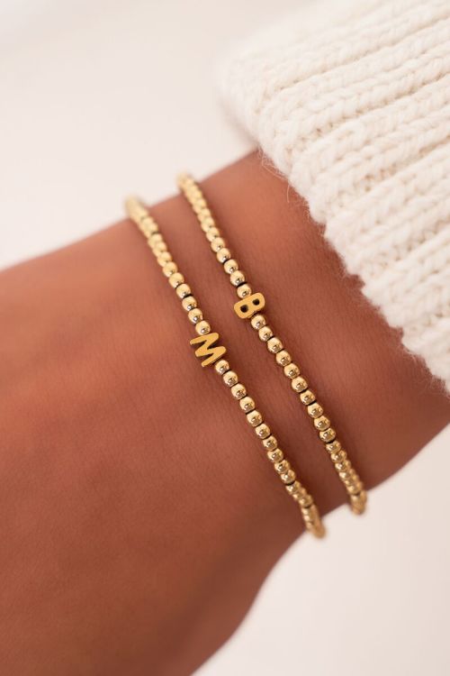 Elastische armband van bolletjes met initial
