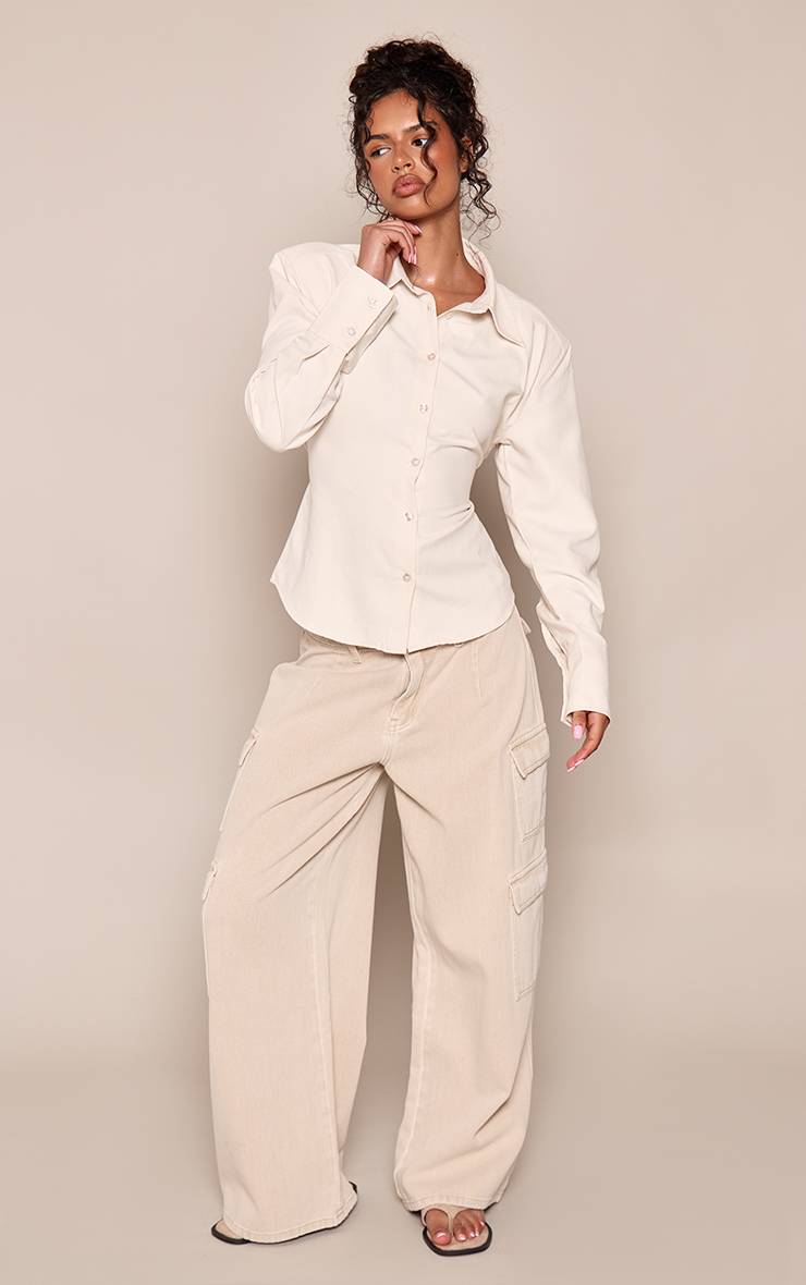 Crème Chemise Ajustée En Peau De Pêche Avec Épaulettes Intégrées
