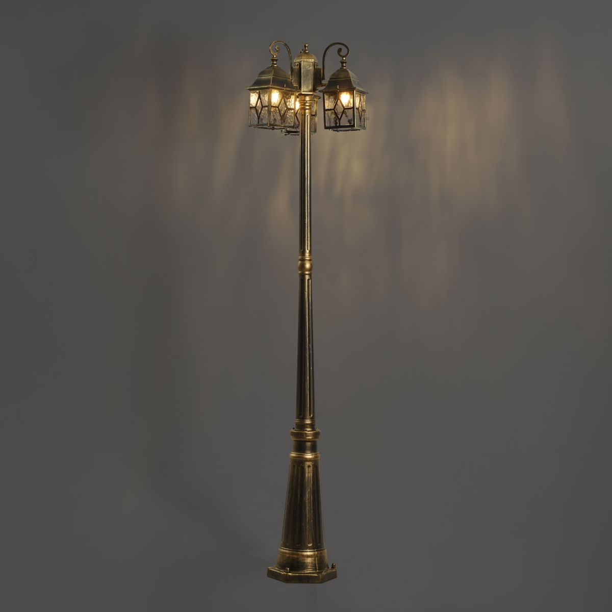 Klassieke buiten lantaarn antiek goud met helder glas 198cm IP44 - London