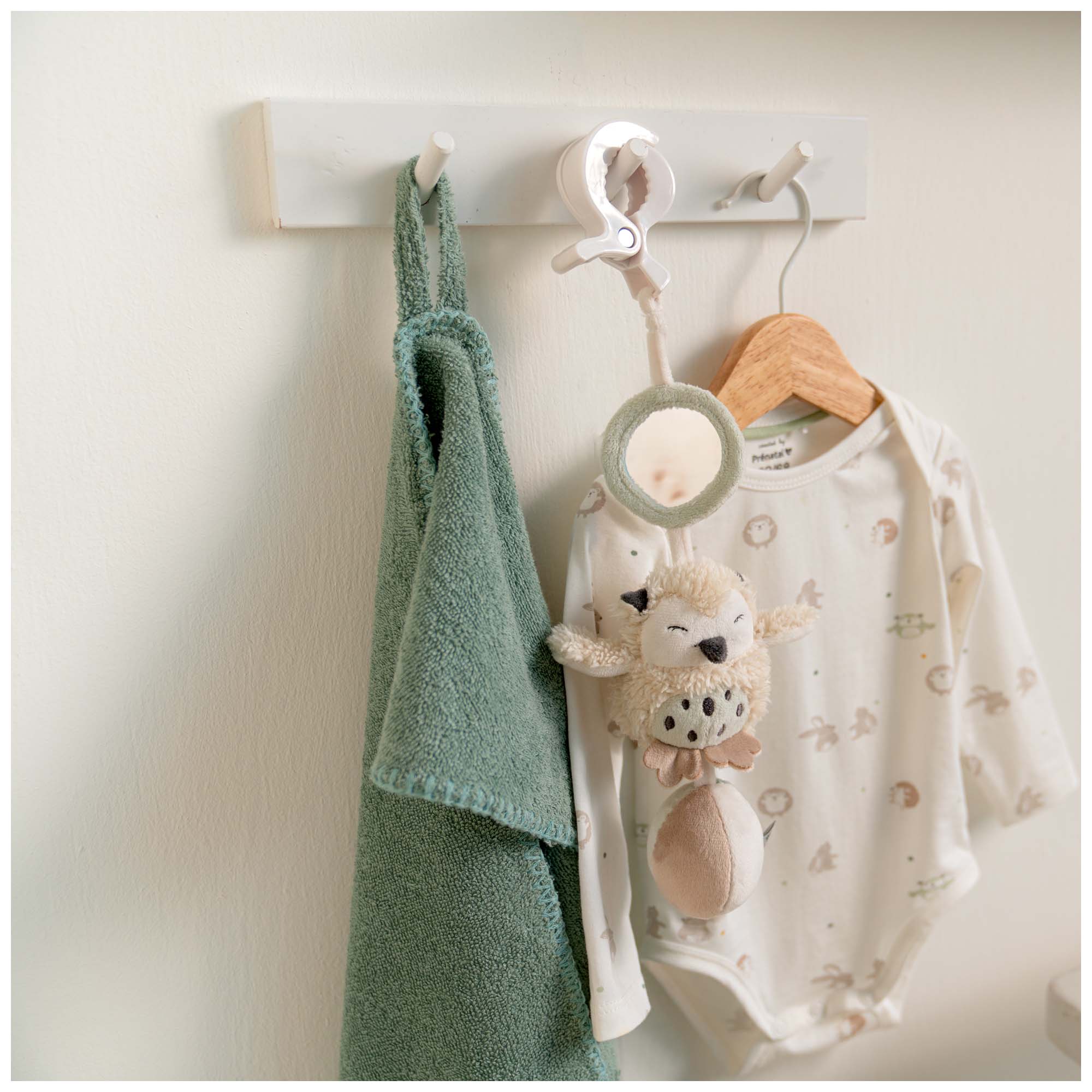 Prénatal hangspeeltje Kleine Vriendjes Ivoor Wit