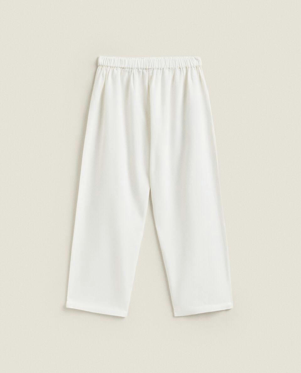Conjunto de pijama infantil com bordado