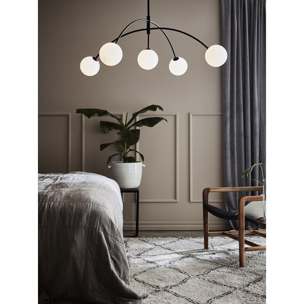TAKLAMPE MARKSLÖJD HEAVEN 5 SVART/OPAL