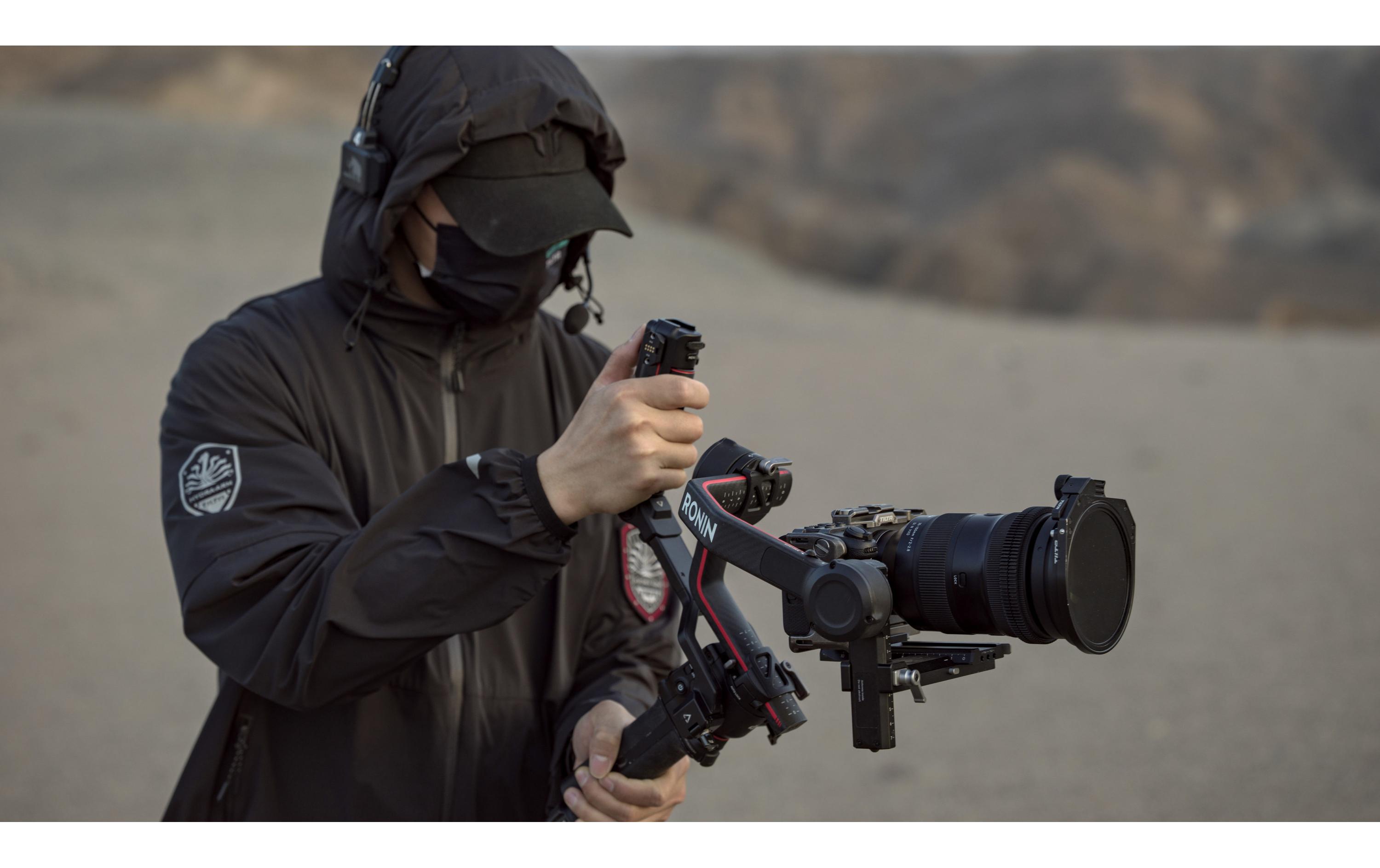 Erweiterter hinterer Bediengriff für DJI Ronin<br>Bequeme Möglichkeit, Aufnahmen aus niedrigerem Winkel zu machen