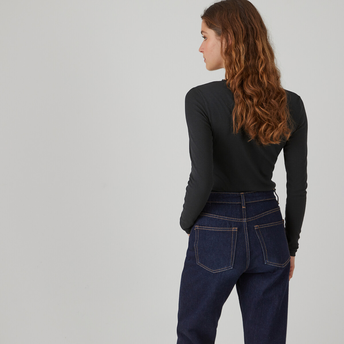 COLEÇÃO LA REDOUTE<br>Camiseta com fechamento por botões e mangas compridas, detalhe em renda