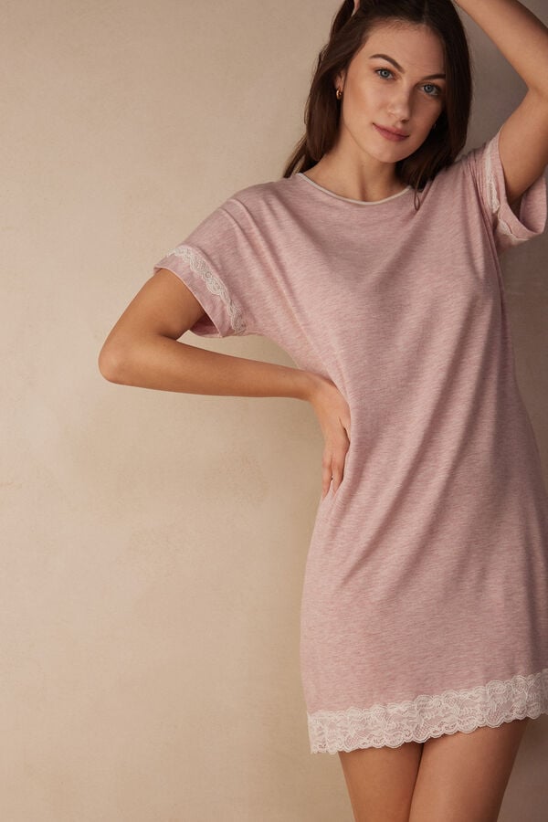 Camisola de mangas curtas com detalhes em renda.