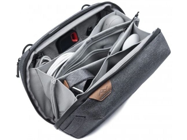 Peak Design Tech Pouch PFAS free Charcoal Leicht zugänglicher Organizer für die wichtigsten technischen Gerät