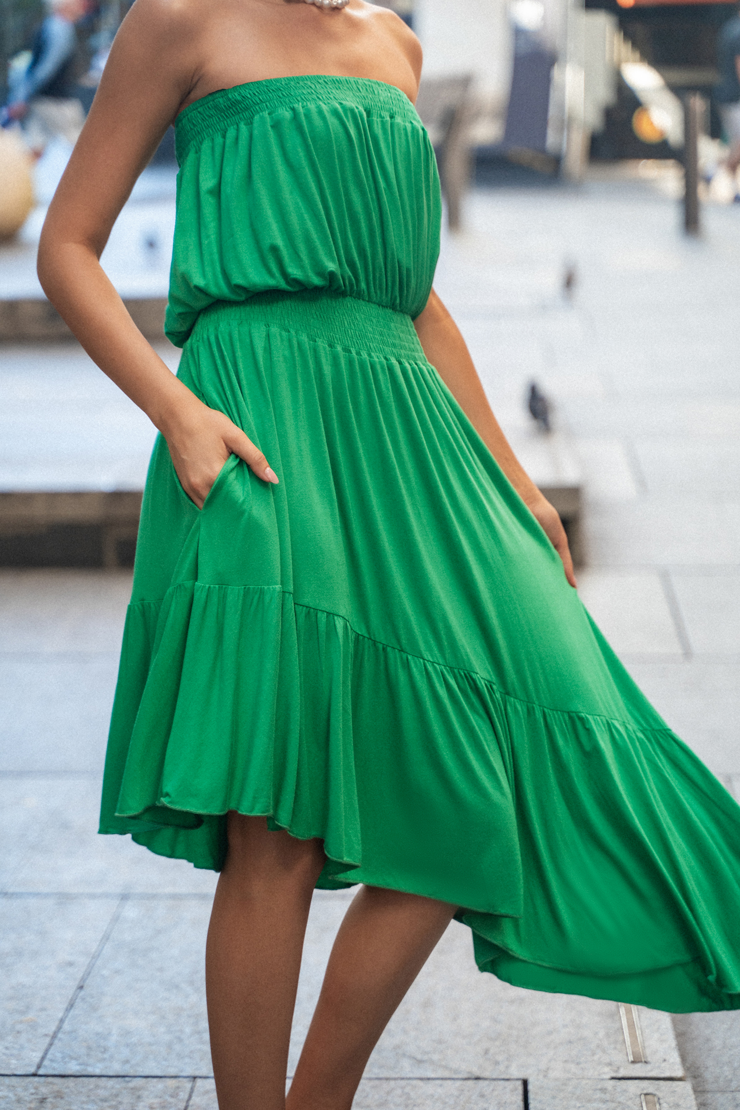 Robe tube avec ourlet à volants asymétriques verte