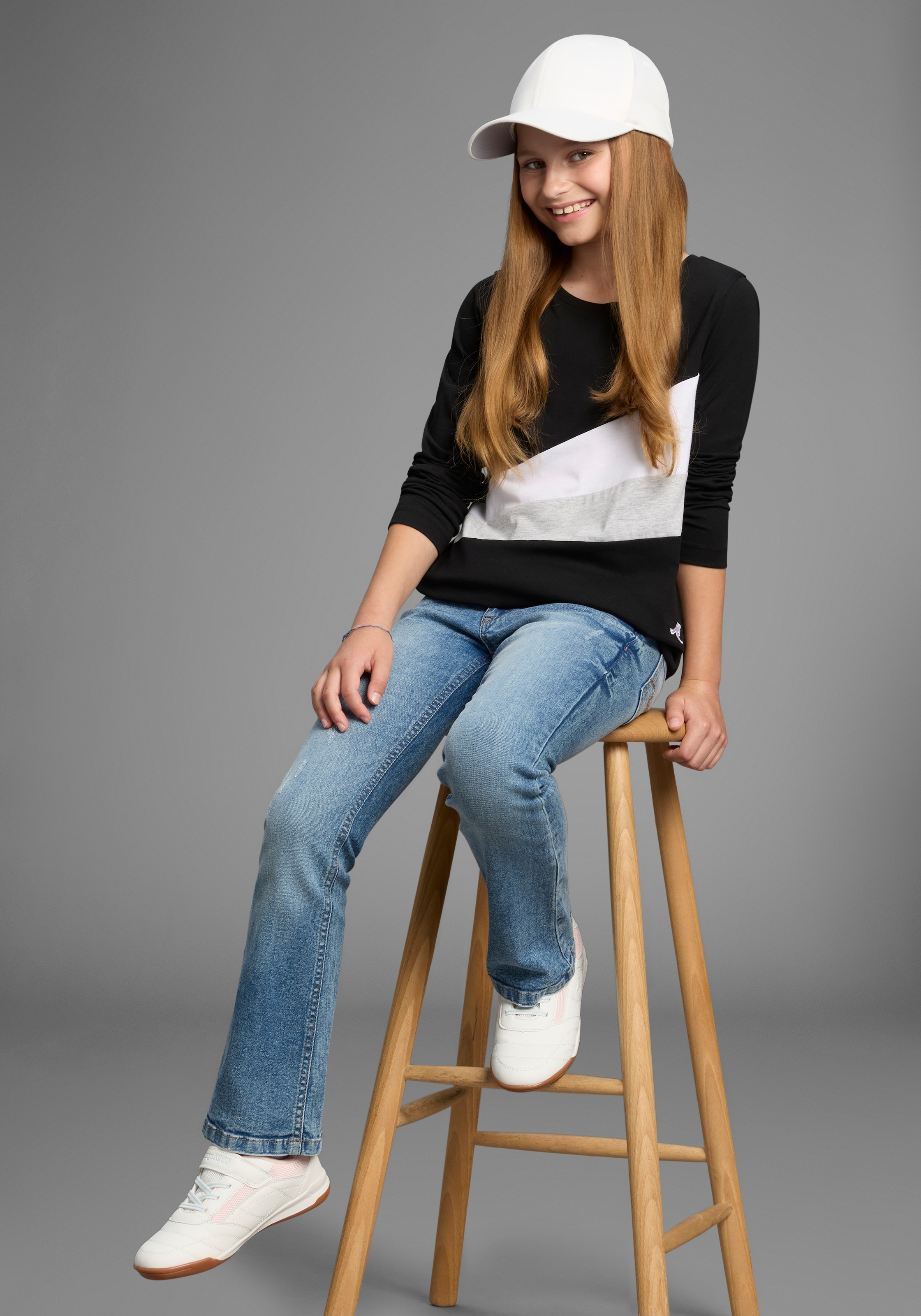 KangaROOS Langarmshirt »mit coolem Colourblocking«, , mit Kangaroos Logo und Stickerei