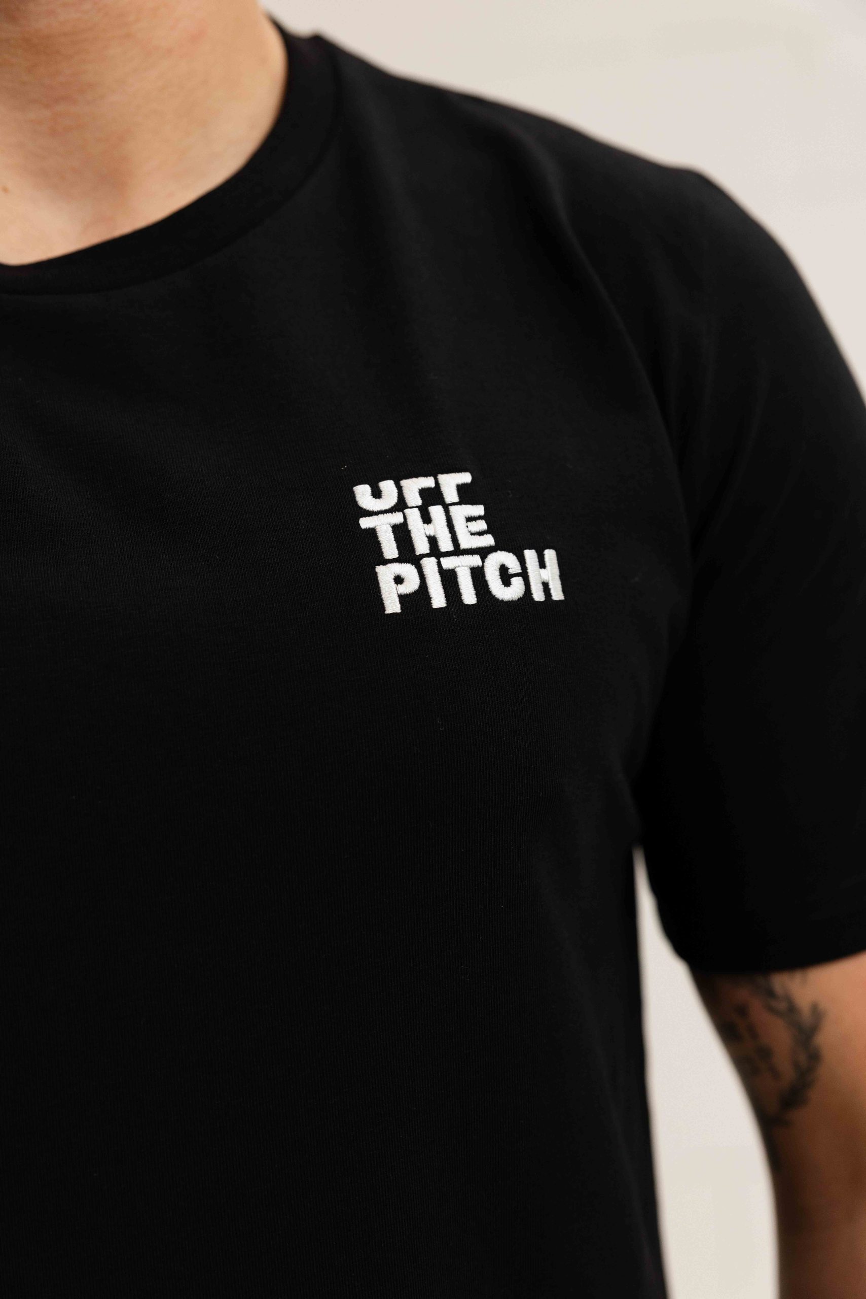 Off The Pitch Fullstop Slim Fit T-Shirt Heren Zwart/Paars